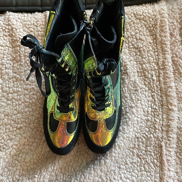 NWOT Unique Metallic Platform Boots Size 11 - Picture 3 of 8